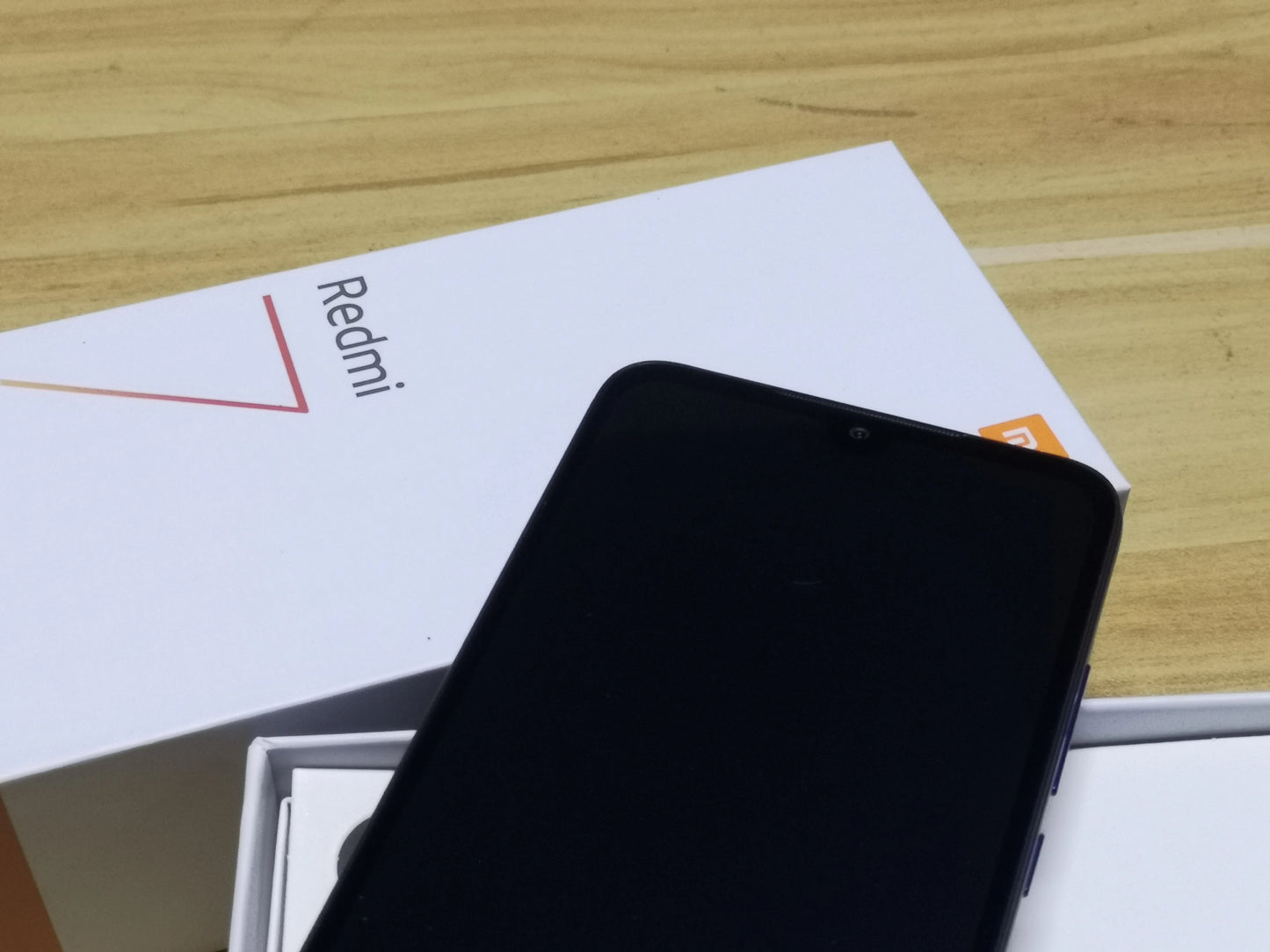 Teléfono móvil Xiaomi Redmi 7 con funda para teléfono, teléfono móvil Dual SIM Solt, teléfono móvil Android, cámara Dual, teléfono usado